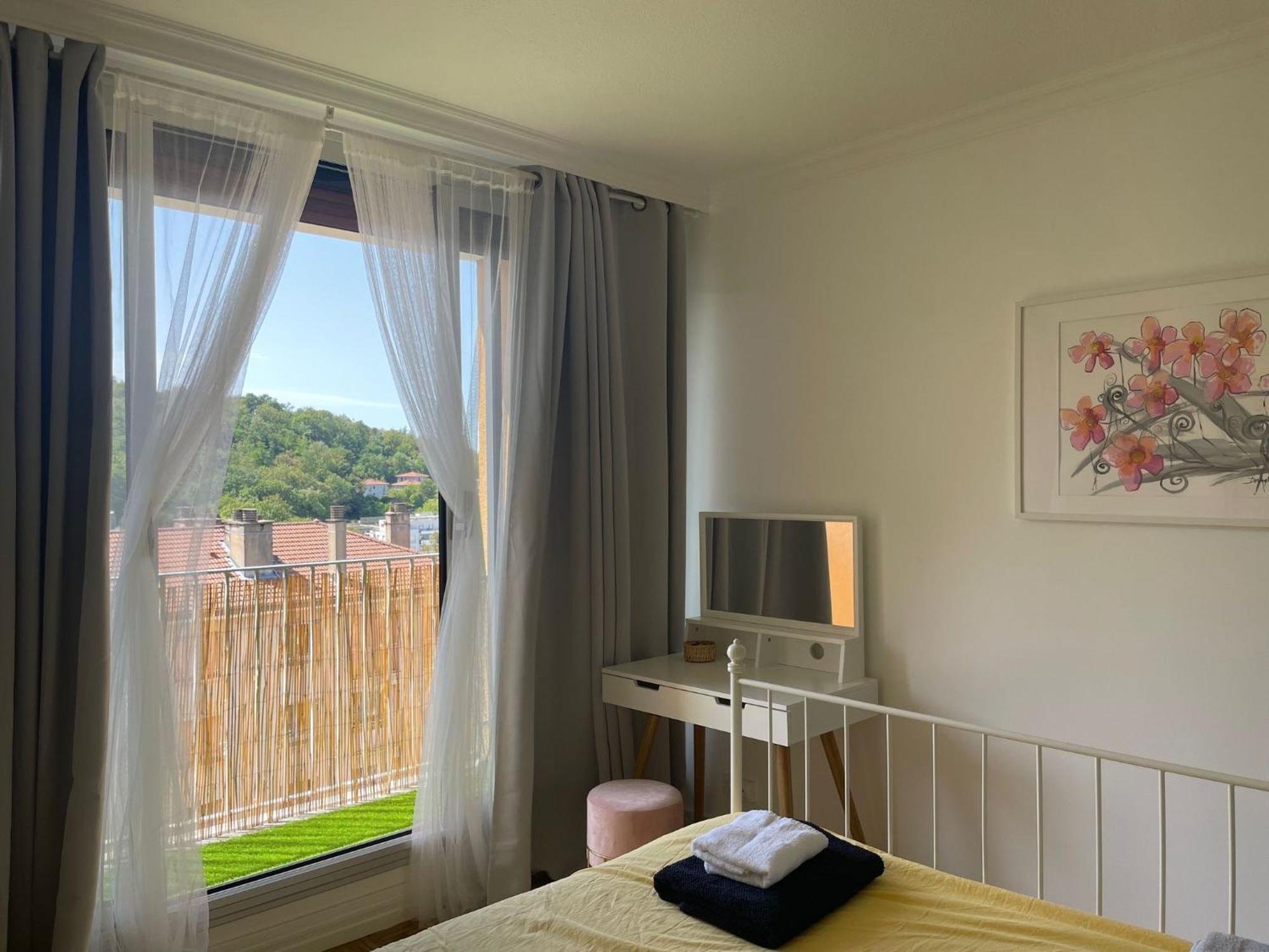 Bergson Top - Appart 80M2, 2 Grandes Chambres, Entierement Renovee Et Equipee, Lumineux, Wifi, Balcon, Calme, Vue Imprenable サン・テティエンヌ エクステリア 写真